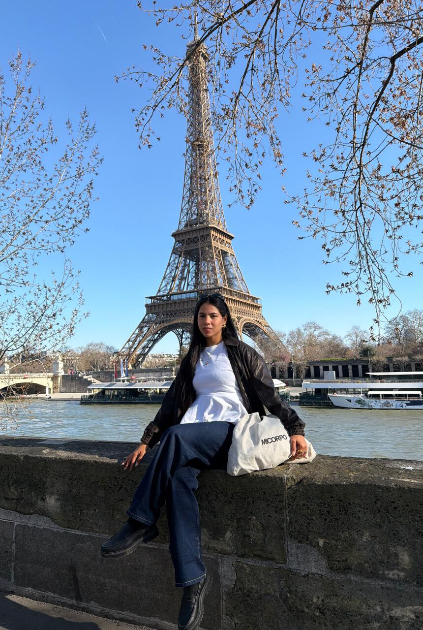 Tote Bag Micorpo frente a la Torre Eiffel, París